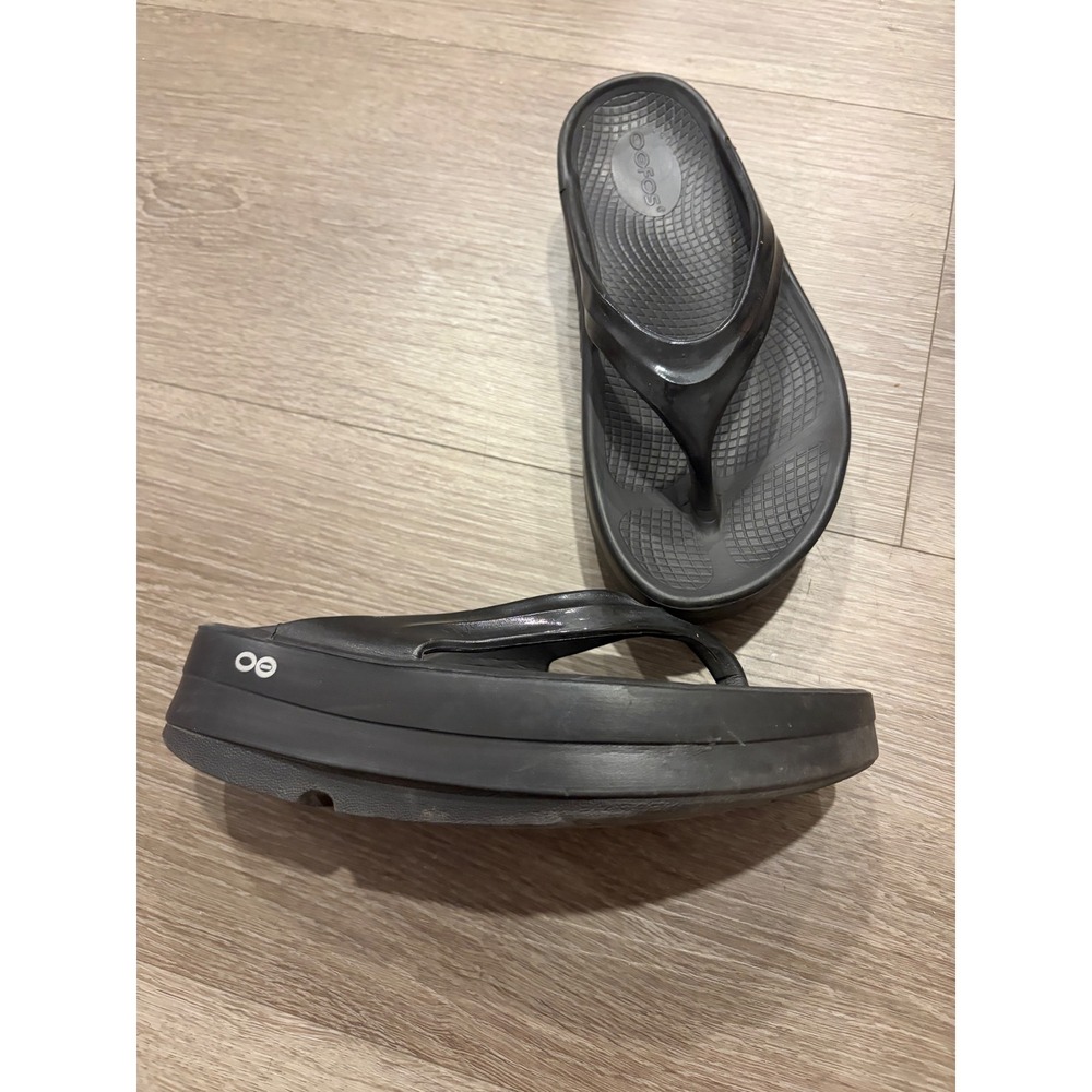Oofos Oomega‎ Oolala Black Platform Recovery Sandals Flip Flops Womens Size 36